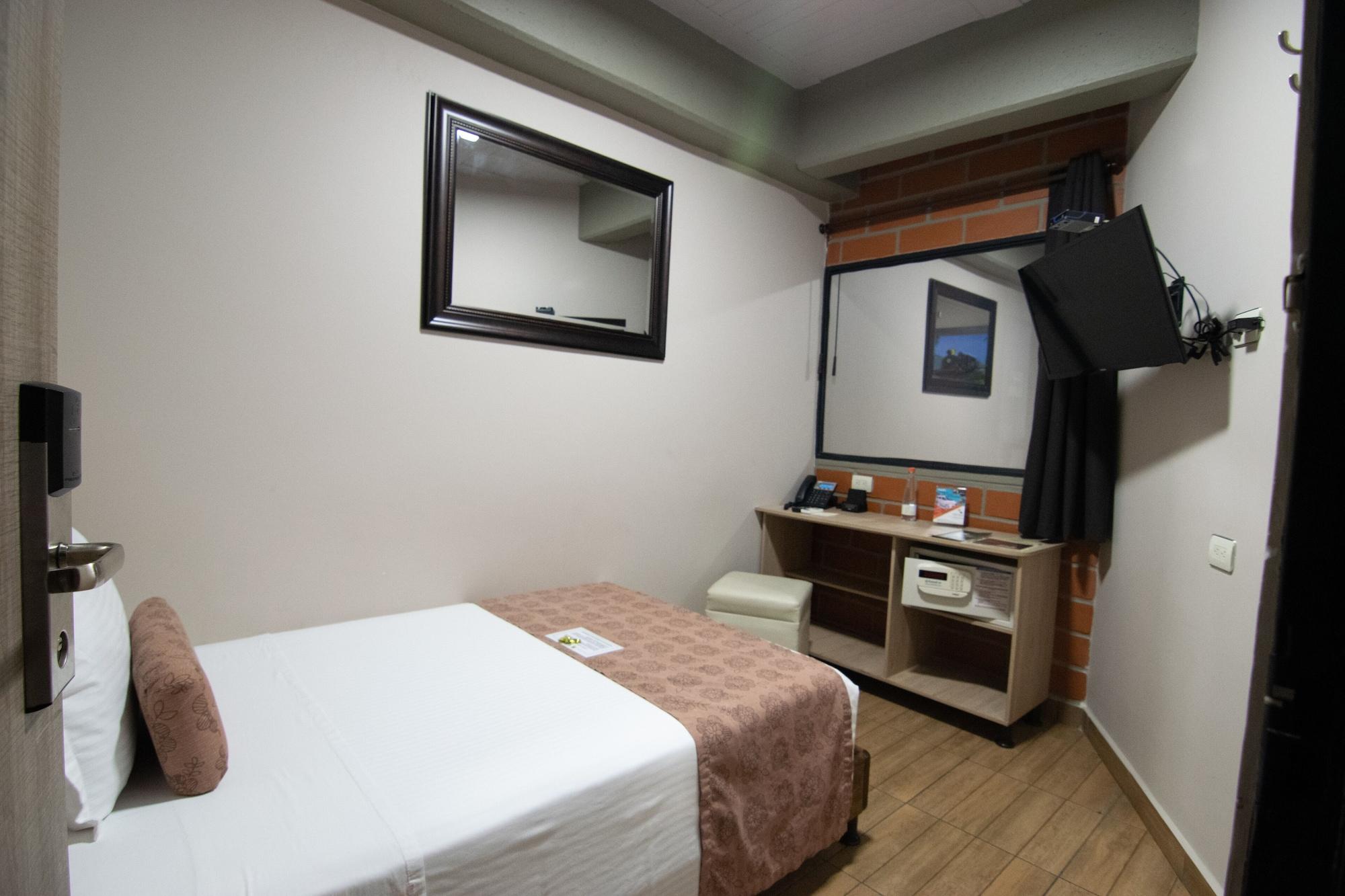 מדיין Hotel Provenza Garden מראה חיצוני תמונה